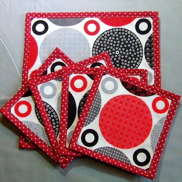 Prestieranie malé s červeným lemom