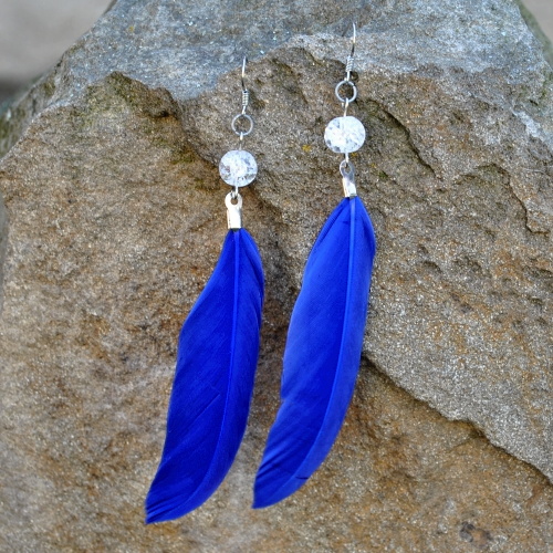 Modrá peříčka s perlí