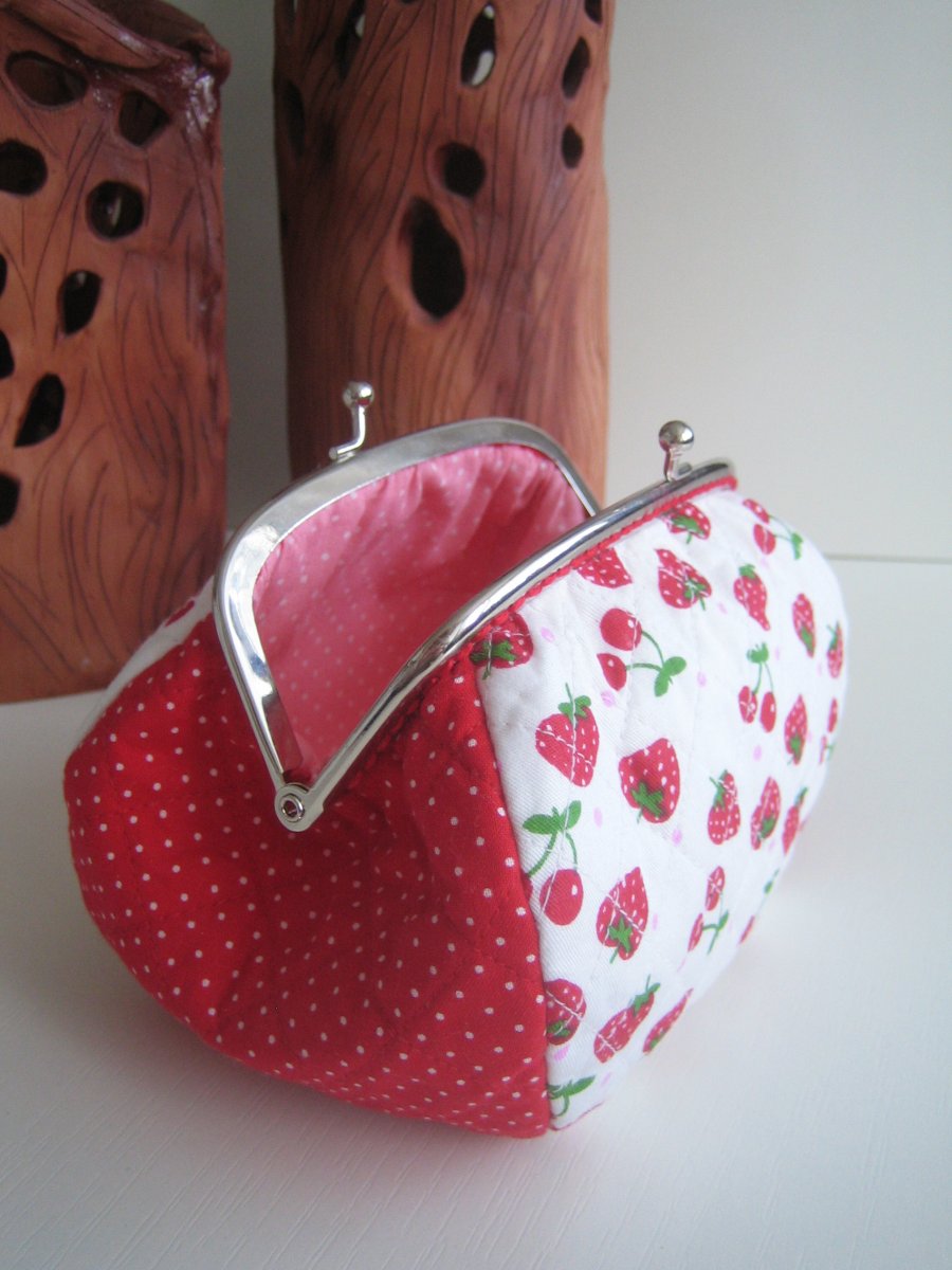 Jahody třešně puntíky :)