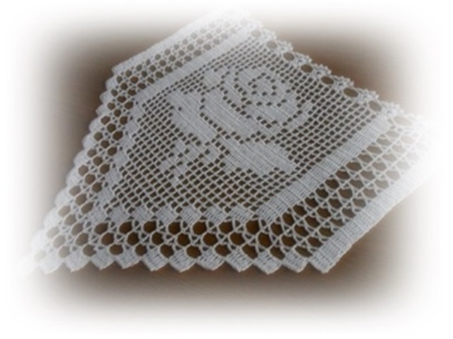 Záclonka s růžičkou...