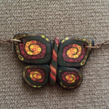 Motýlek z fima na krk náhrdelník