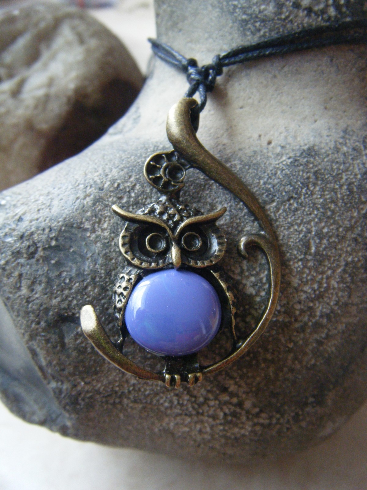 Sovička s fialovým sklem