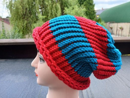 Pletená čepice 2v1 (červená a smaragdová)