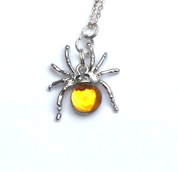 pavouček na řetízku