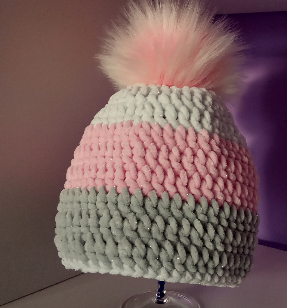 Čepice zimní třpytivá s bambulí 52-56cm