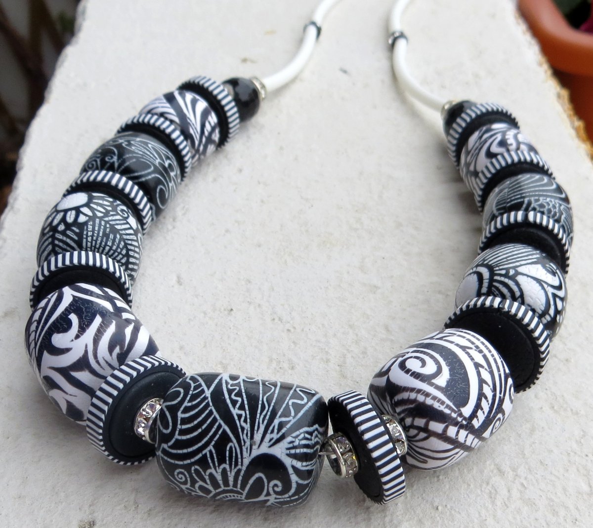 E-kniha, kouzlo ornamentu v polymerové tvorbě