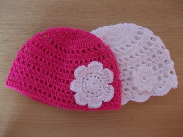 Háčkované čepičky cena za 2Ks.