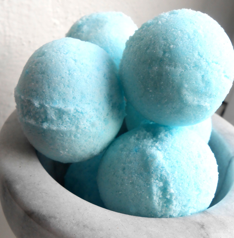 BATH BOMBS LIGHT BLUE - šumivá koule