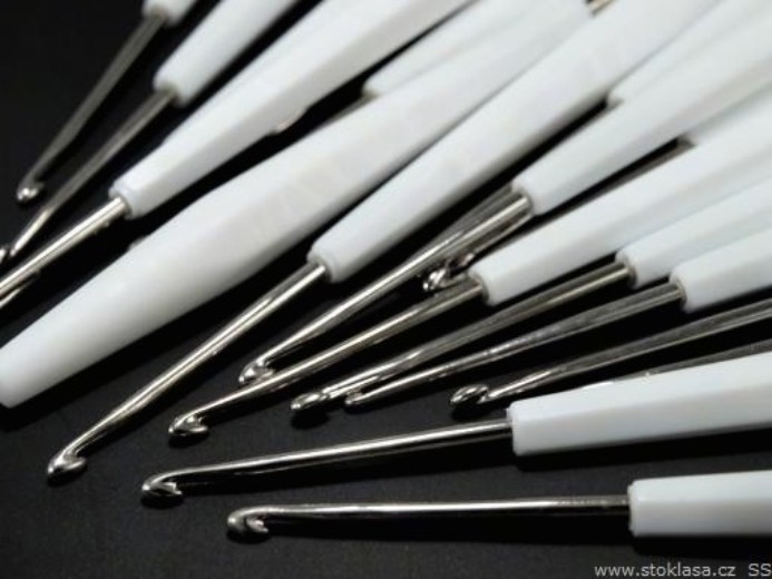 Háček na háčkování příze vel. 2