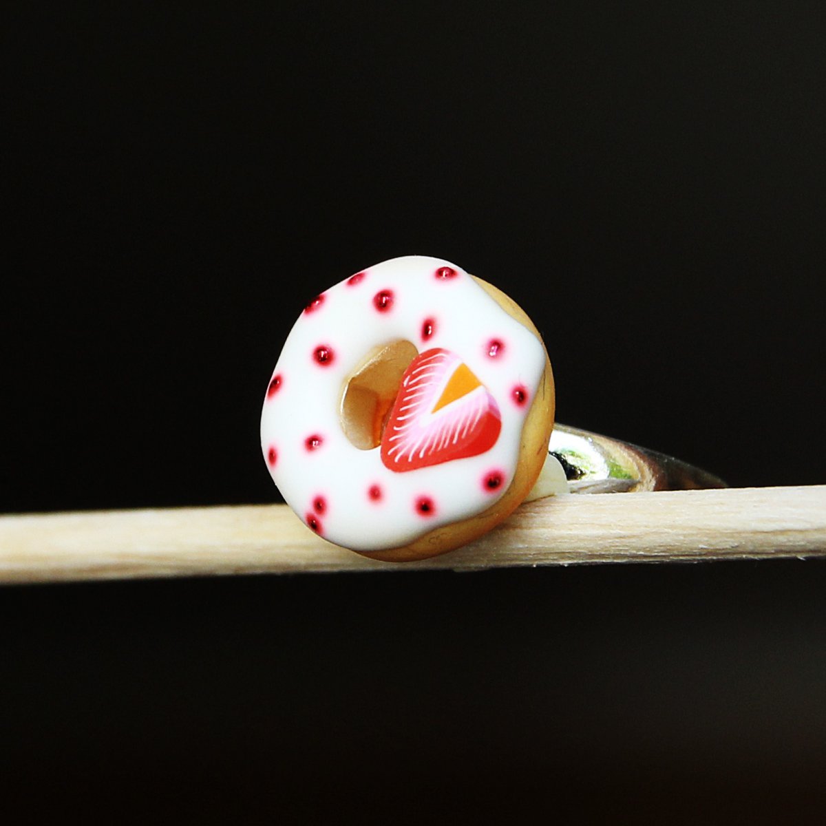 Jahodový donut (dětská velikost, roztažitelný)