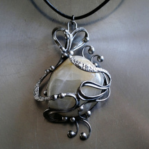 Náhrdelník Elune (měsíční kámen)