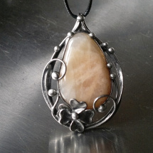 Náhrdelník Elune (měsíční kámen)