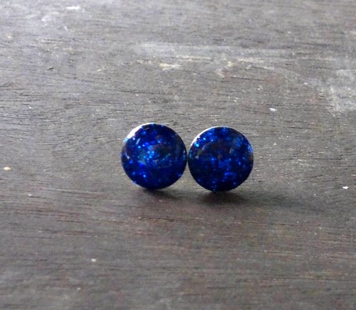 Modré třpytivé pecičky