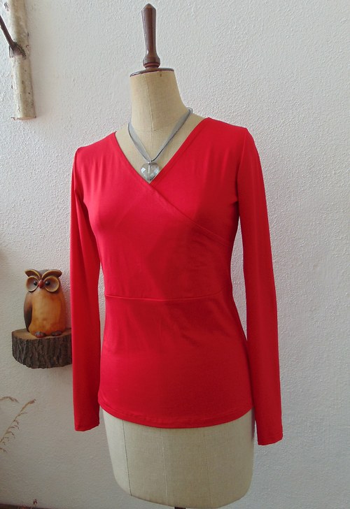 Překřížené tričko - barva červená (viskóza)