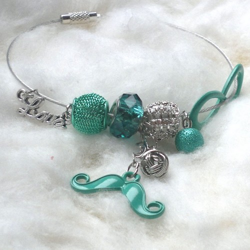 Luxusní smaragdový náramek na lanku