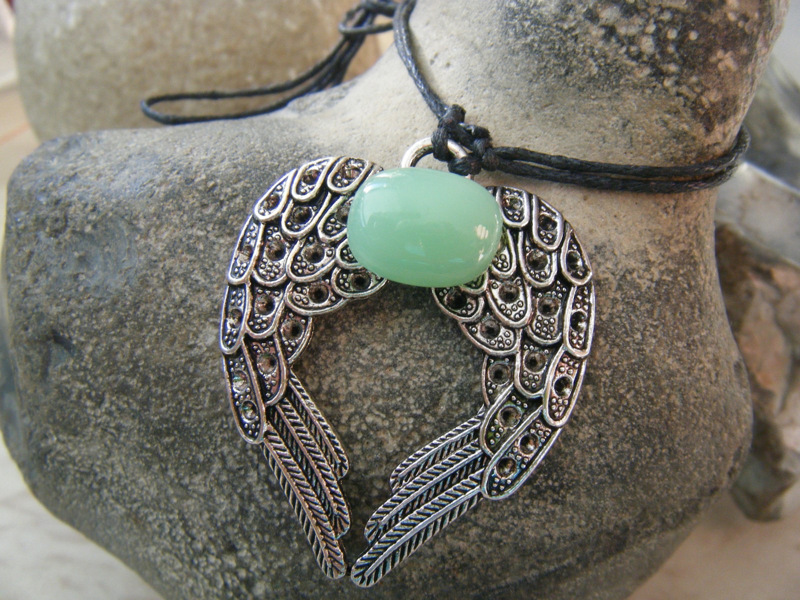 Andělská křídla se zelenkavým sklem