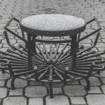 Kovaný stolek s žulou na grilování 