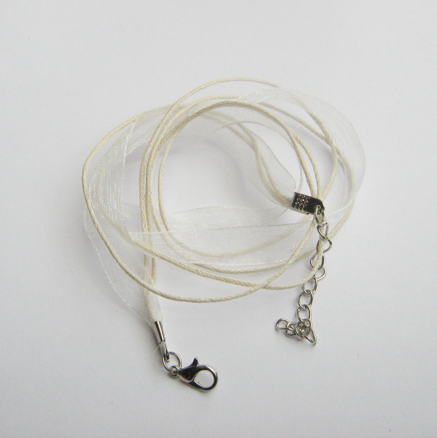 Voskové šnůrky a organza 1 ks