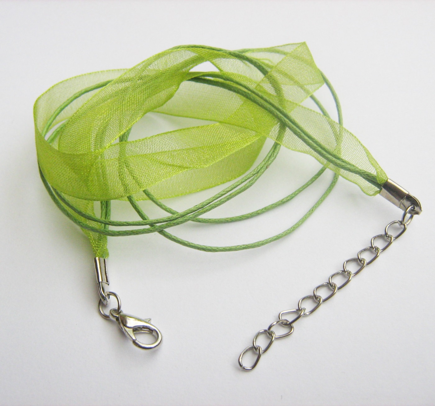 Voskové šnůrky a organza 1 ks