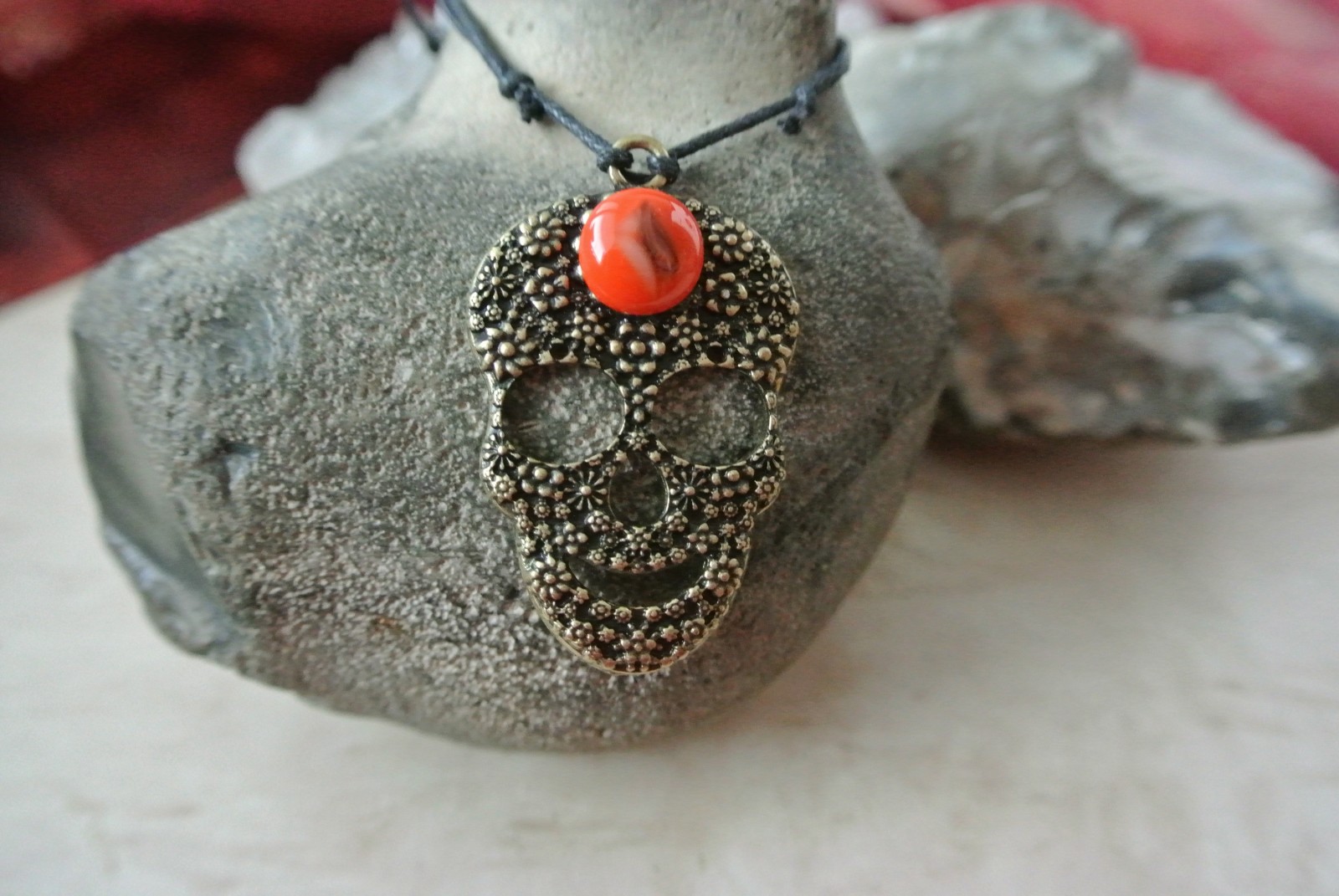 Lebka s oranžovým sklem