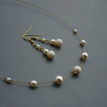 Smetanové perličky - náhrdelník s rozestupy zlaté 