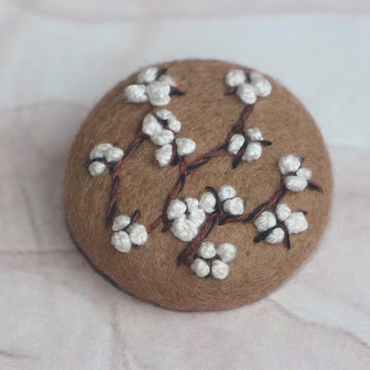 Brož či knoflík "Bavlník"