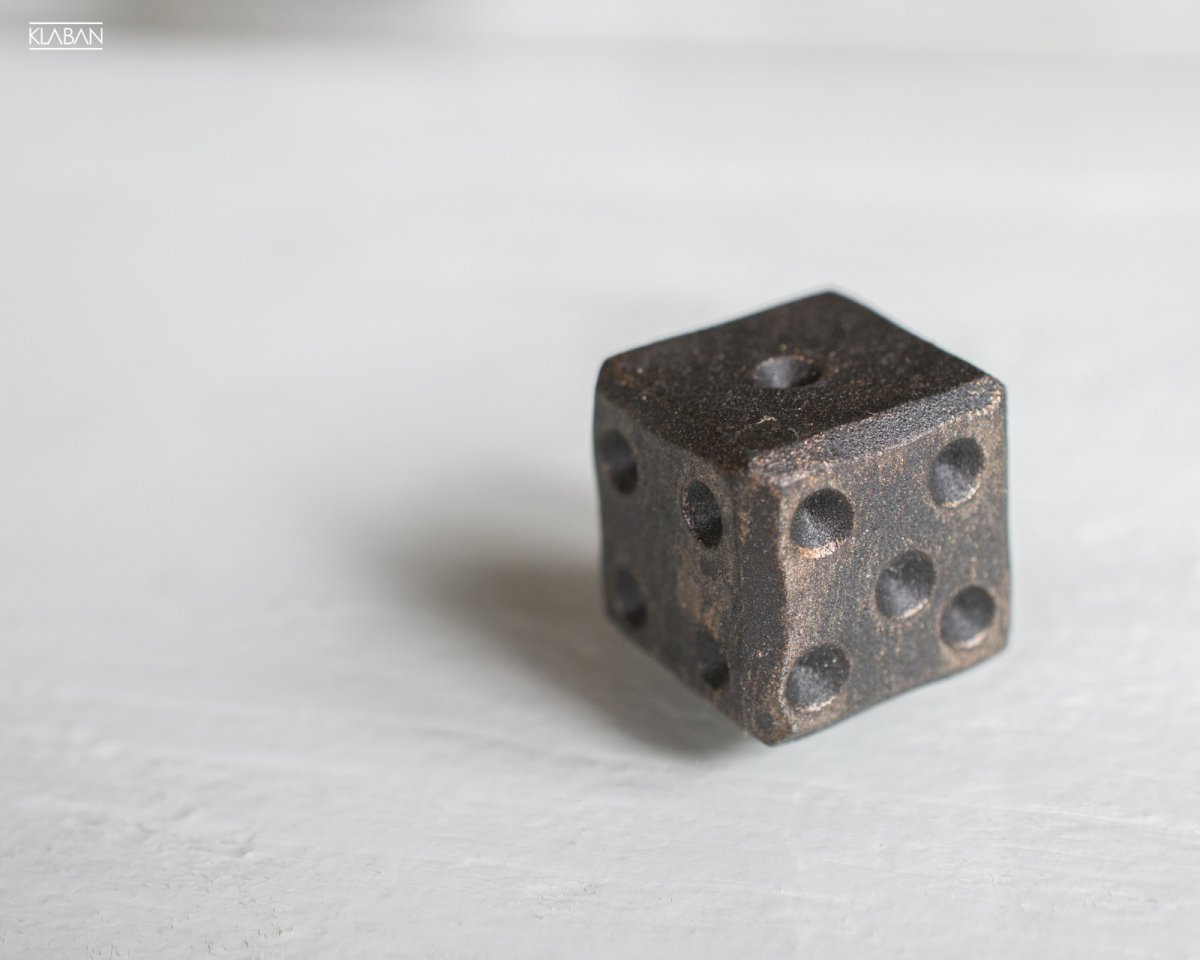 Kované hrací kostky měděné