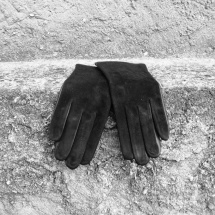 Černé dámské semišové rukavice s hedvábnou podšívkou