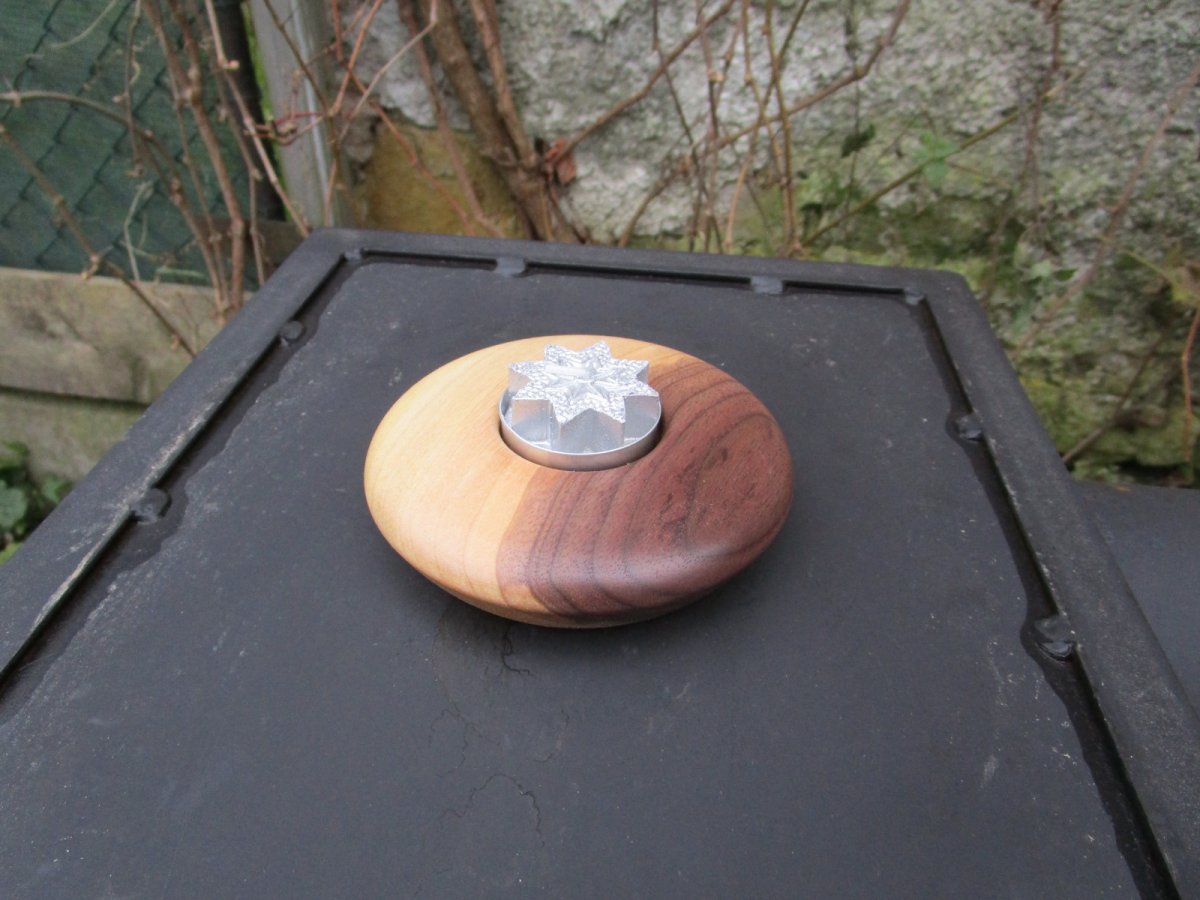 ořechový svícen-dvojbarevná čočka