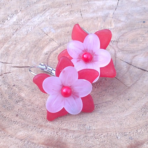 Červené květinové náušnice