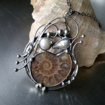 Náhrdelník Serena  (amonit + perla)