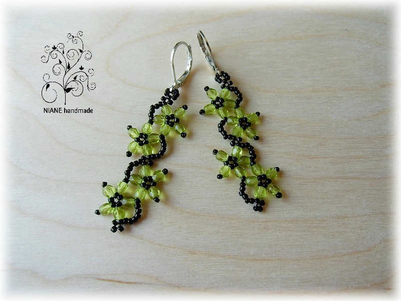 4 květy - olivové v černé