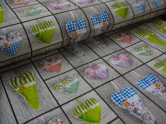 Bavlněná látka - metráž - barevná srdíčka - š. 160 cm