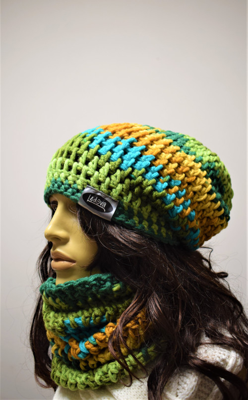 SET ČEPICE A NÁKRČNÍKU 1685