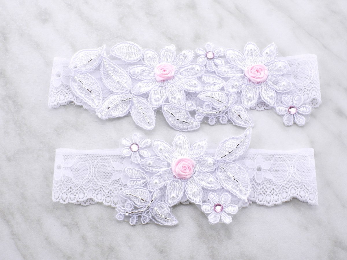 Vyšívaný podvazek bílo růžový pro nevěstu XX2