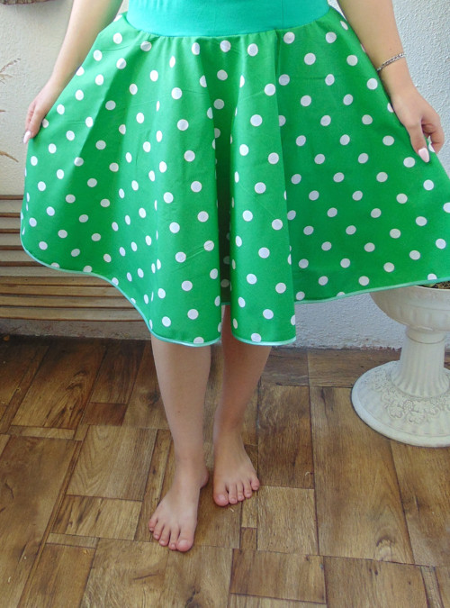 Kolová sukně puntík na zelené (UNI)