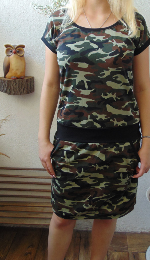 Šaty maskáč, velikost M (sleva z 1200,-)