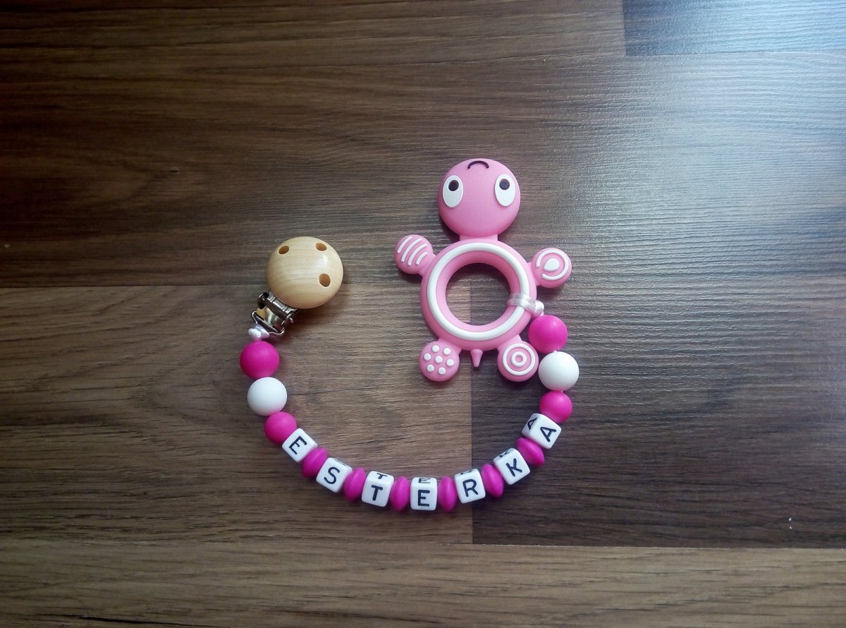 Silikonová růžová želvička se jménem Esterka