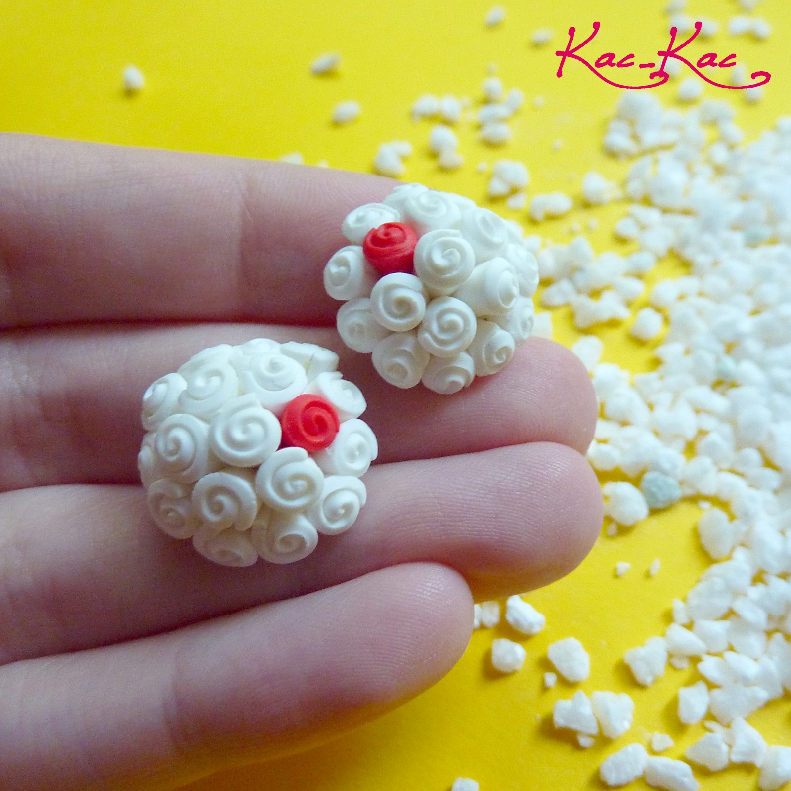 Red Dot! - bílé náušnice - fimo