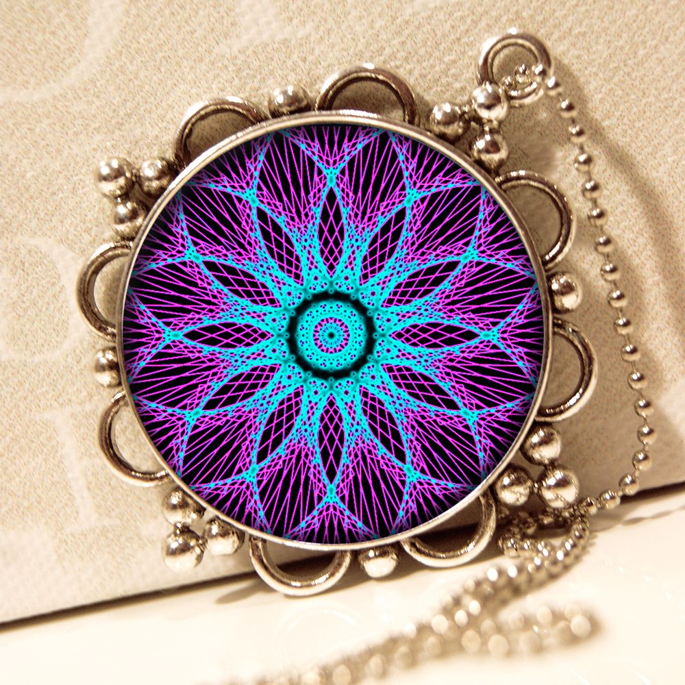 Lila power  - Ozdobný přívěsek na krk 