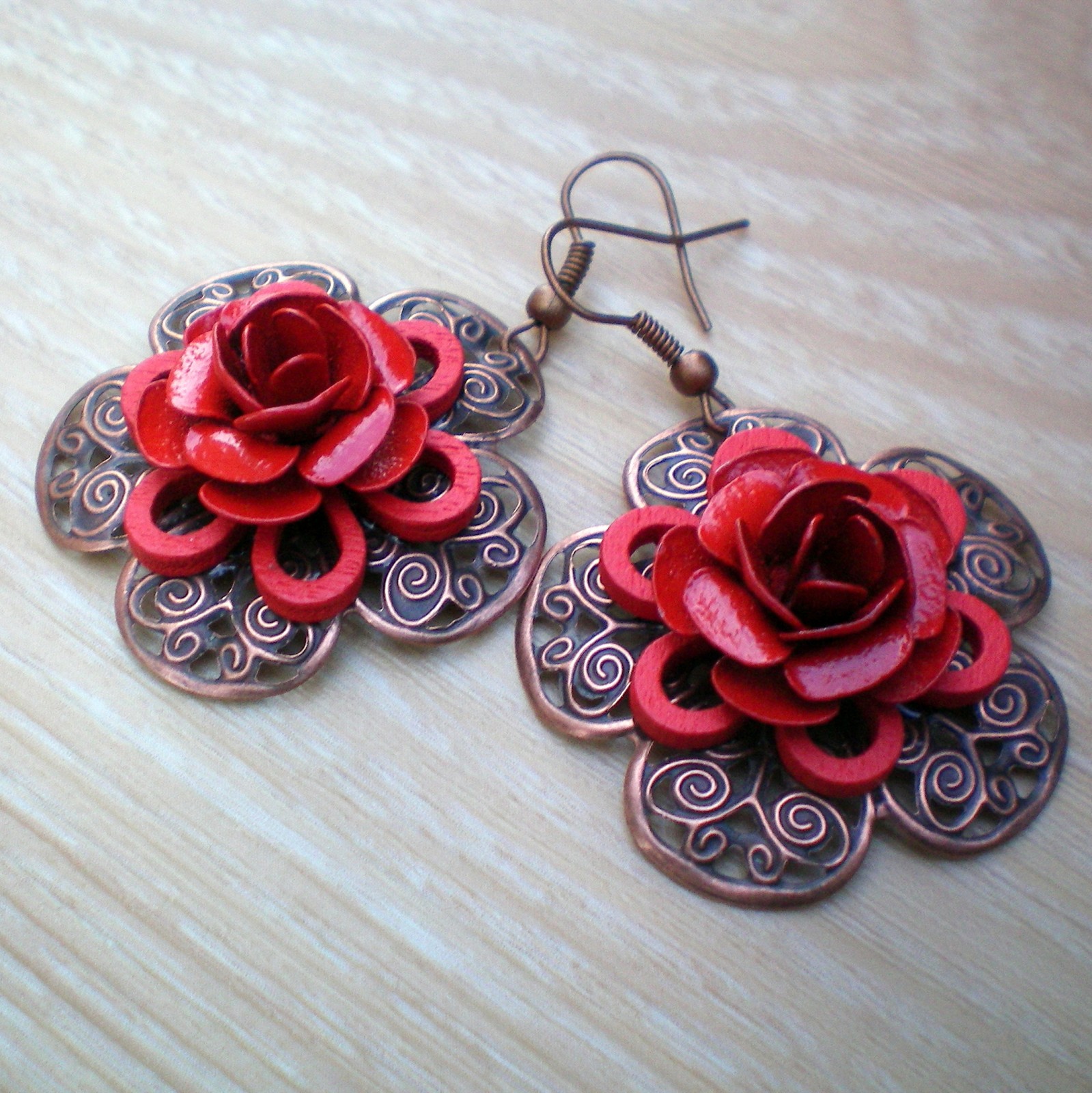 Filigránové rozkvetlé náušnice