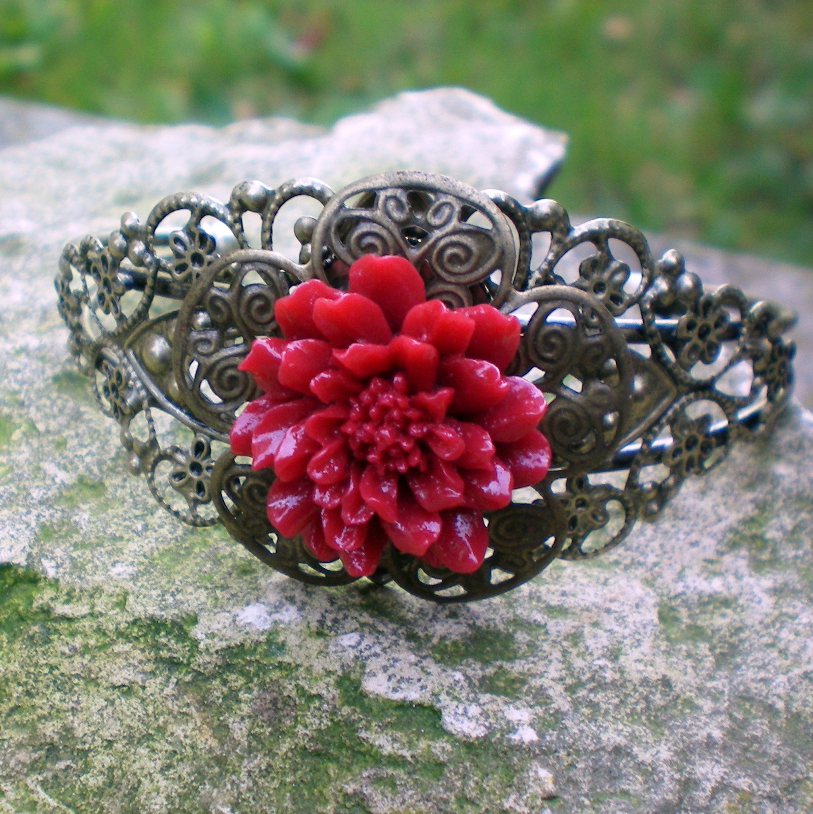 Náramek s květinou