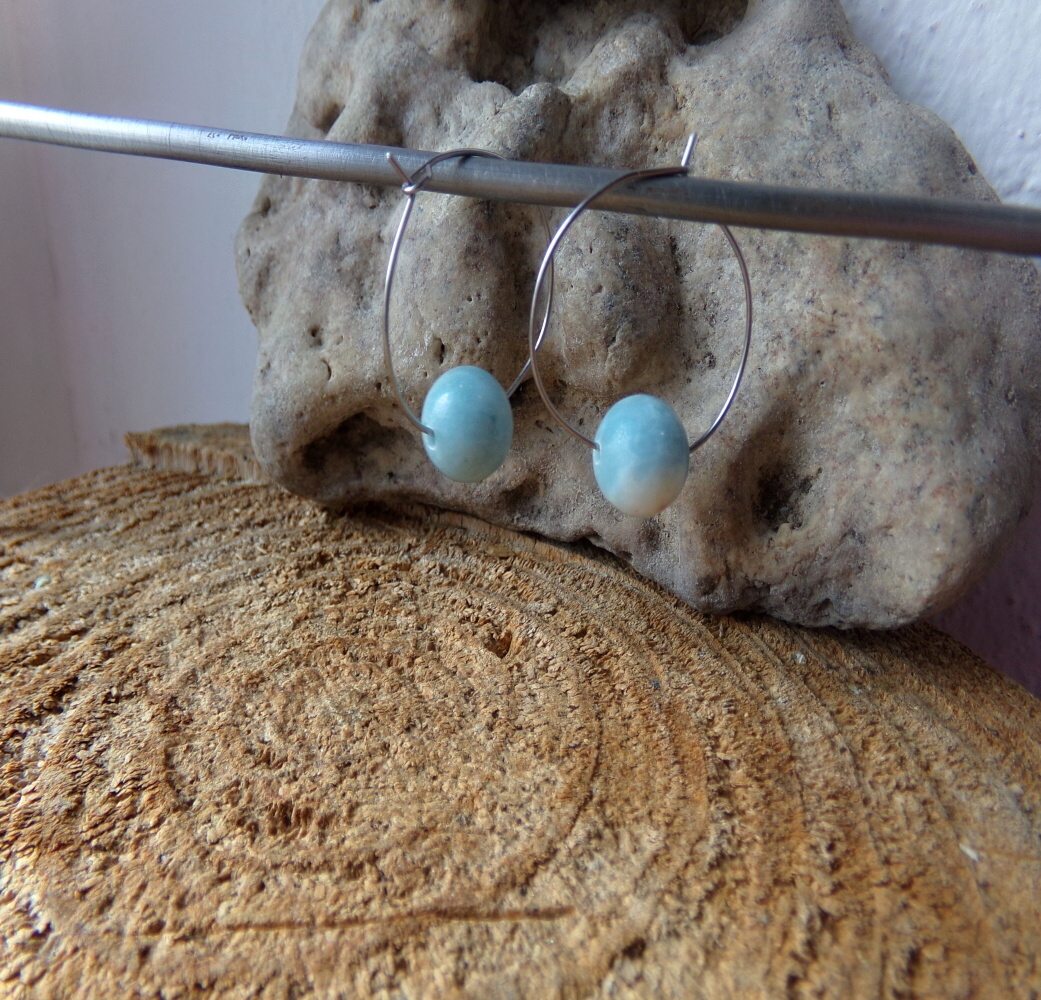 Naušnice-nerezové kruhy s larimarem