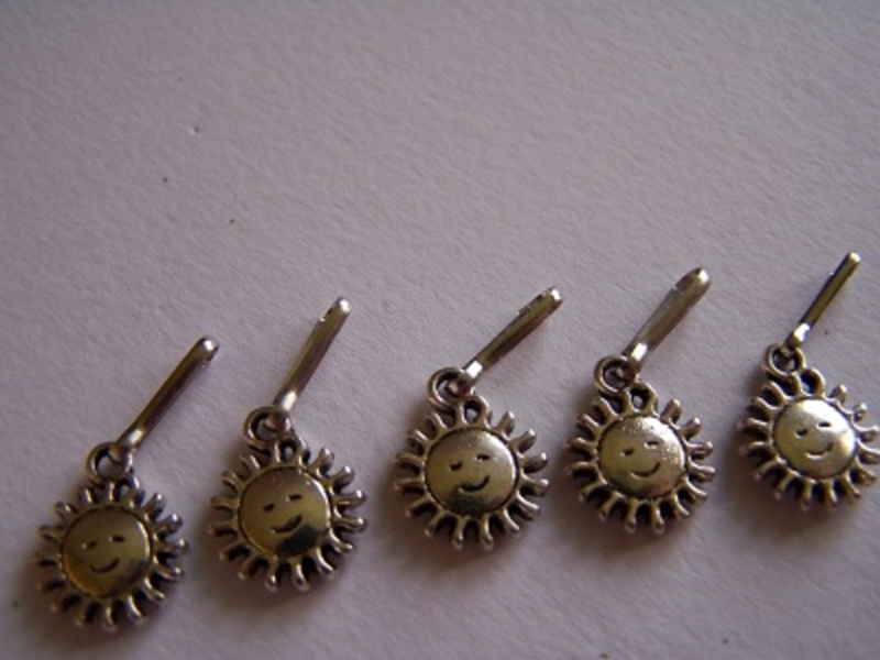 Přívěsek- sluníčko  s karabinkou  /platina/ - 5 ks