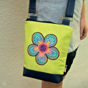 Malá kabelka - Jedna květina v zelené