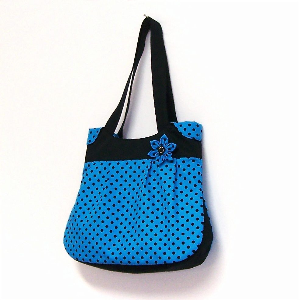 Kabelka puntikatá 4