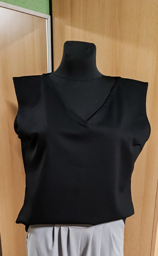 Top černý 