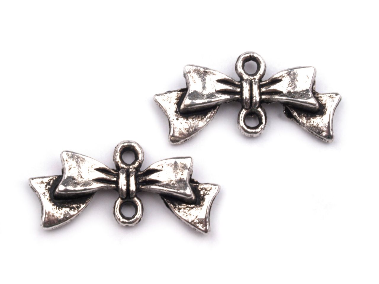 Kovový mezikus mašlička 20x10x3mm - 5 ks - platina