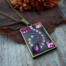 Růžový třpytkový náhrdelník