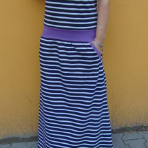 Dlouhé šaty - pruhy s fialovou (bavlna)